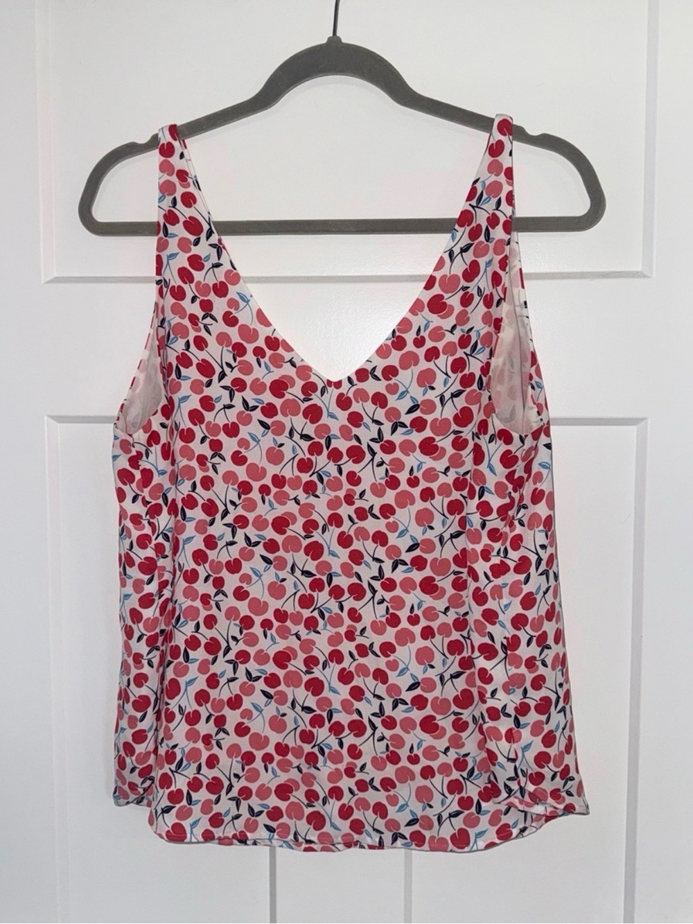 Lot of 4 LOFT Tops- Cherry Print, polka dot, multi summer sleeveless blouses - Picture 4 of 6